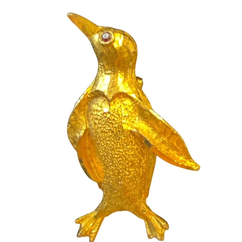 BSK Gold Tone Penguin Brooch Pin Red Rhinestone Eye Figural Signed 70's